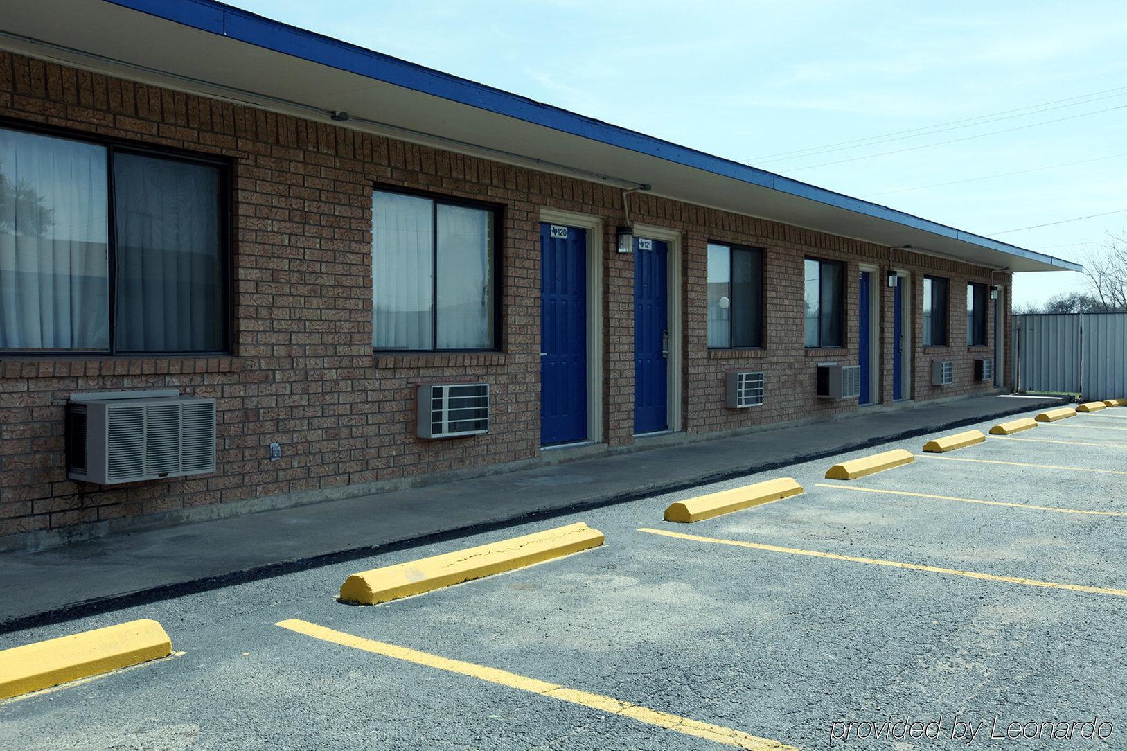 Americas Best Value Inn Comanche Exteriér fotografie