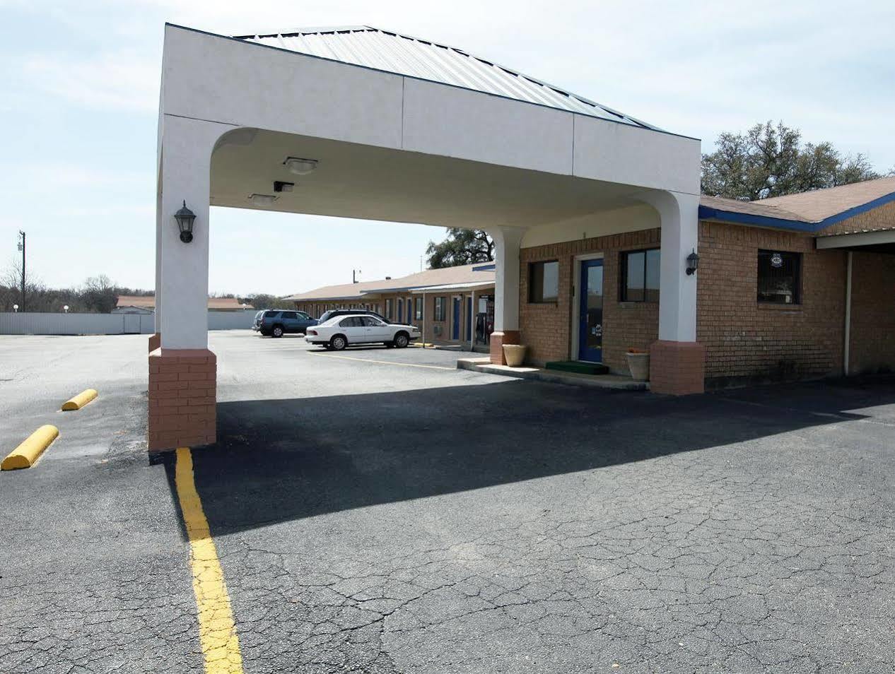 Americas Best Value Inn Comanche Exteriér fotografie